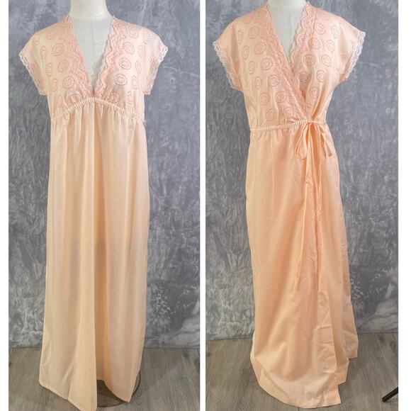 American Vintage Other - Vintage 60s 70s peach embroidered cotton nightgown robe peignoir lace babydoll‎